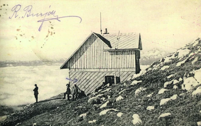 Prešernova koča na Stolu, leta 1910. FOTO: Arhiv Delo