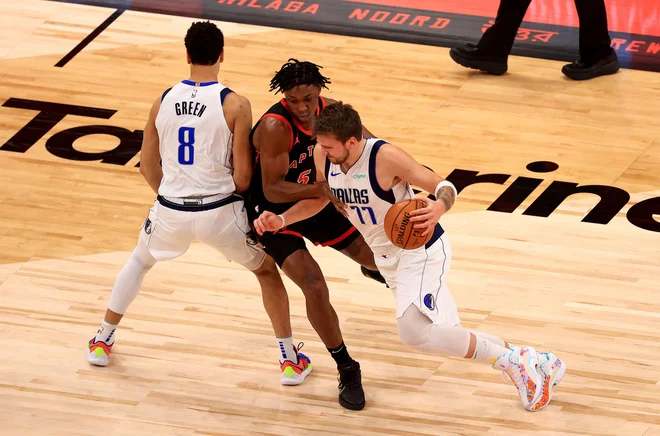Luka Dončić je na Floridi ob le 11 metih iz igre dosegel 15 točk. FOTO: Mike Ehrmann/AFP
