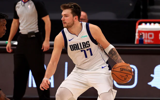 Toronto je v obrambi odlično ustavil Luko Dončića. FOTO: Mike Ehrmann/AFP