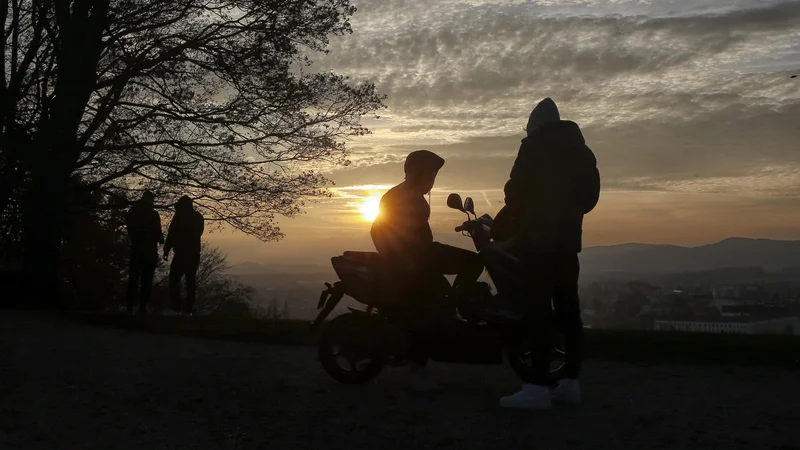 Fotografija: Hude stiske otrok in mladostnikov zelo skrbijo svetovalne delavce in vse, ki so strokovno povezani z otroki. FOTO: Blaž Samec/Delo