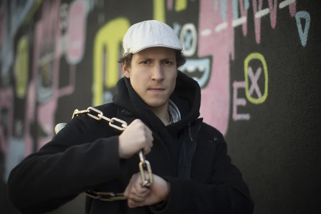 Vazz je gostobesedno socialno bitje. FOTO: Jure Eržen