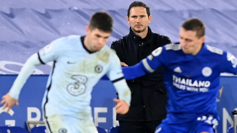 Fotografija: Chelsea je v Leicestru streljal s praznimi naboji, trener Frank Lampard pa bo moral še krepko zavihati rokave, da bi uglasil poleti močno okrepljeno moštvo, če se bo londonski klub želel popeljati v ligo prvakov. FOTO:Michael Regan/Reuters