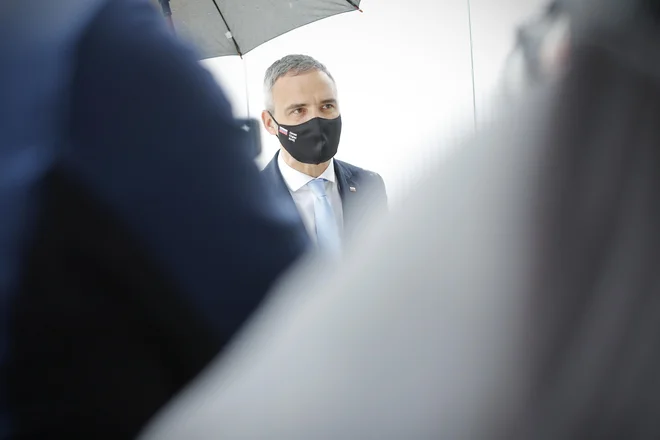 Po neuradnih podatkih LMŠ danes dopoldne od partnerjev pričakuje morebitne dopolnitve besedila interpelacije zoper ministra Janeza Ciglerja Kralja. FOTO: Uroš Hočevar/Delo