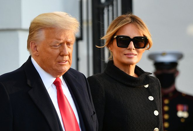 Donald in Melania Trump tik pred poletom iz ameriške prestolnice. FOTO: Mandel Ngan/AFP
