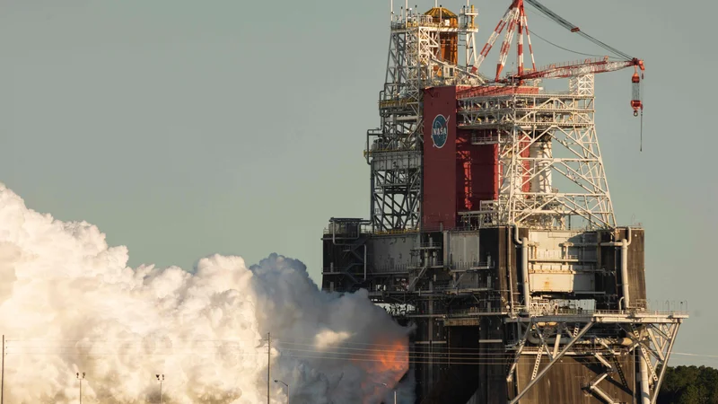 Fotografija: Motorji so se ugasnili po eni minuti. FOTO: Robert Markowitz/Nasa/AFP