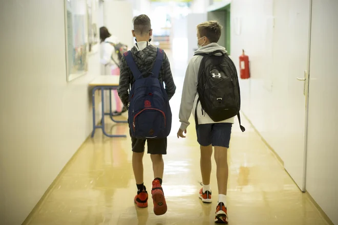 V ponedeljek bodo vrata odprle šole oziroma prva triada pouka po progranmu C in vrtci. V ponedeljek bodo opravili teste, pouk se bo začel v torek. FOTO: Jure Eržen/Delo