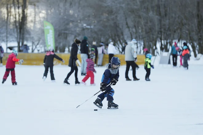 Najmlajši se vračajo v šole in vrtce. FOTO: Leon Vidic/Delo