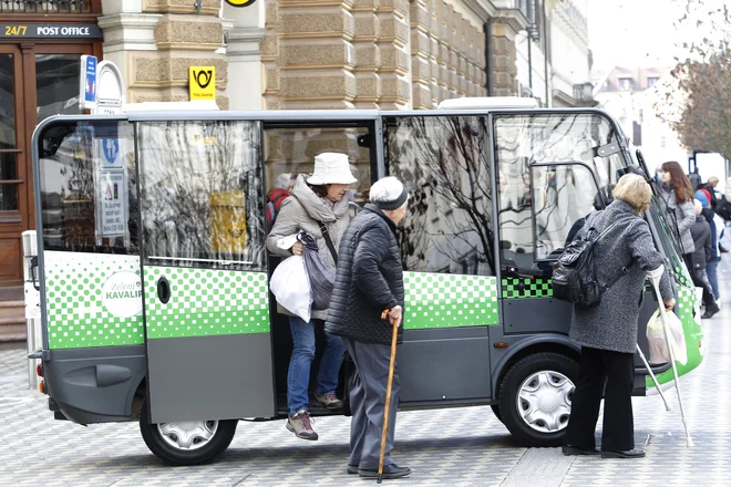 Ker je z leti rezerve vedno manj in postane posameznik vedno bolj občutljiv za stanja, ki načenjajo njegove telesne rezerve in presnovno ravnovesje, postanejo prehranski in gibalni ukrepi še bolj pomembni. FOTO: Mavric Pivk