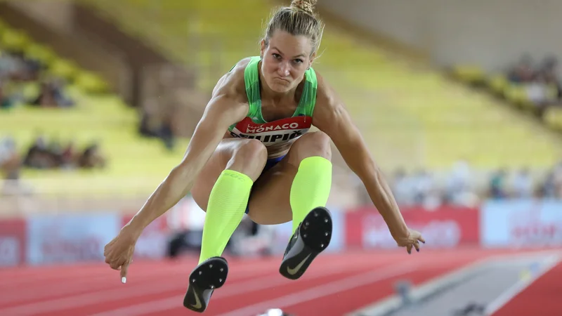 Fotografija: Neja Filipič je lani skočila 14,32 metra. Če bo ta izid ponovila letos, jo bo popeljal v Tokio. FOTO: Reuters