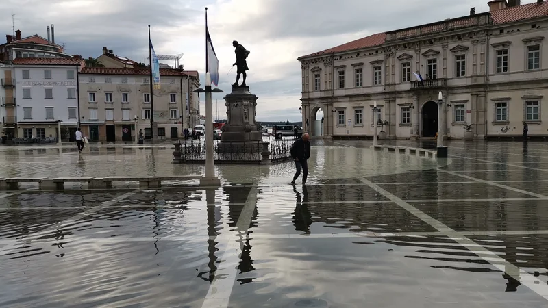 Fotografija: Bo Piran čez sto ali dvesto let še tak kot danes ali pa bodo to res druge Benetke na Jadranu? FOTO: Boris Šuligoj