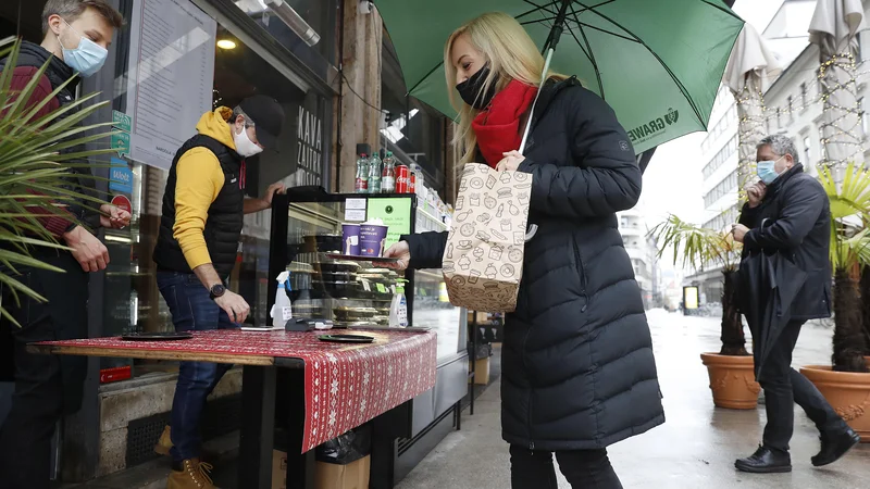 Fotografija: Država namerava s PKP8 zagotoviti poroštvo za kredite turizmu in gostinstvu za investicije in obratna sredstva. FOTO: Leon Vidic/Delo