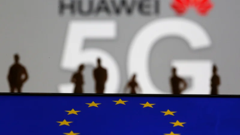 Fotografija: Višji stroški opreme 5G se pokažejo zlasti pri nadgradnji in dokupovanju baznih postaj, ugotavlja študija CPOEF. FOTO: Dado Ruvić/Reuters