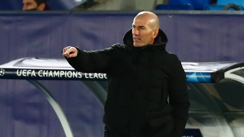 Fotografija: Zinedine Zidane je moral v samoizolacijo. FOTO: Sergio Perez/Reuters