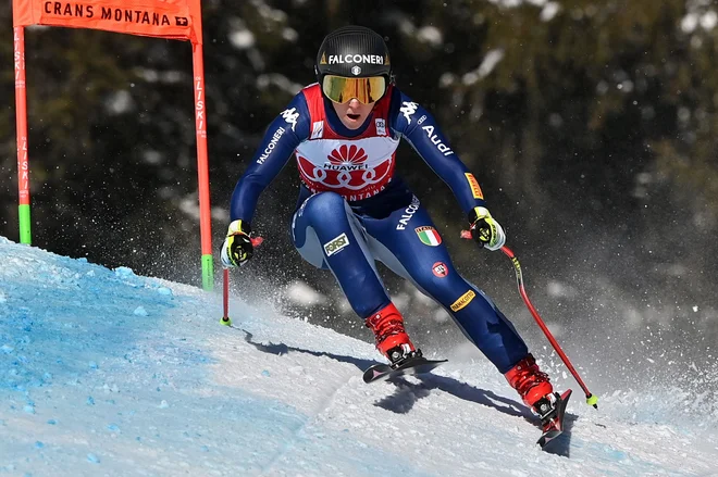 Sofia Goggia na poti do zmage v Crans Montani. FOTO: Fabrice Coffrini/AFP
