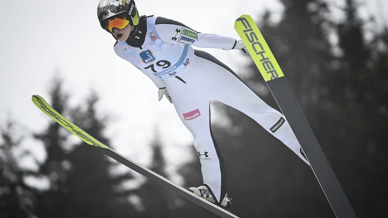 Fotografija: Nika Križnar je včerak skočila najdlje med vsemi. FOTO: Jure Makovec