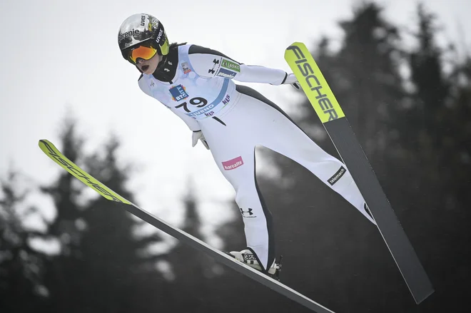 Nika Križnar je včerak skočila najdlje med vsemi. FOTO: Jure Makovec
