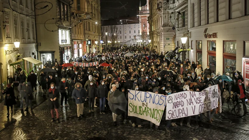 Fotografija: Protestni shod za ohranitev tovarne Rog. FOTO: Blaž Samec/Delo