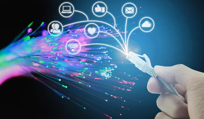 F5G bo ustvaril izjemno širokopasovno izkušnjo uporabe z veliko zanesljivostjo in skoraj ničelnimi zakasnitvami, s čimer se bo v celoti uresničila digitalna preobrazba družbe. Foto Shutterstock