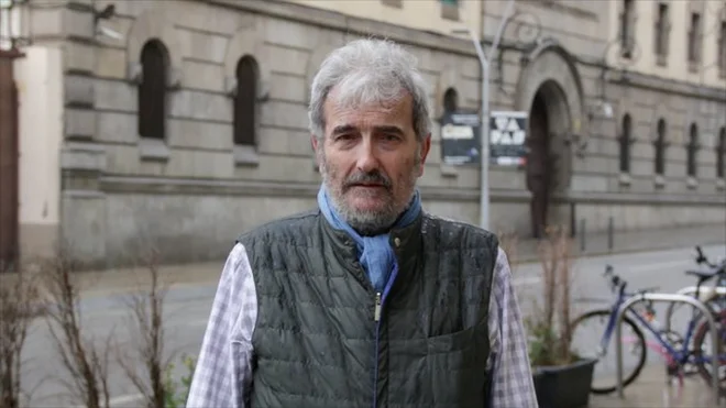 Carles Vallejo pripada zadnji aktivni generaciji, ki je bila pod nekdanjim režimom za političnimi zapahi. Na fotografiji pred zaporom Model v Barceloni. Foto osebni arhiv