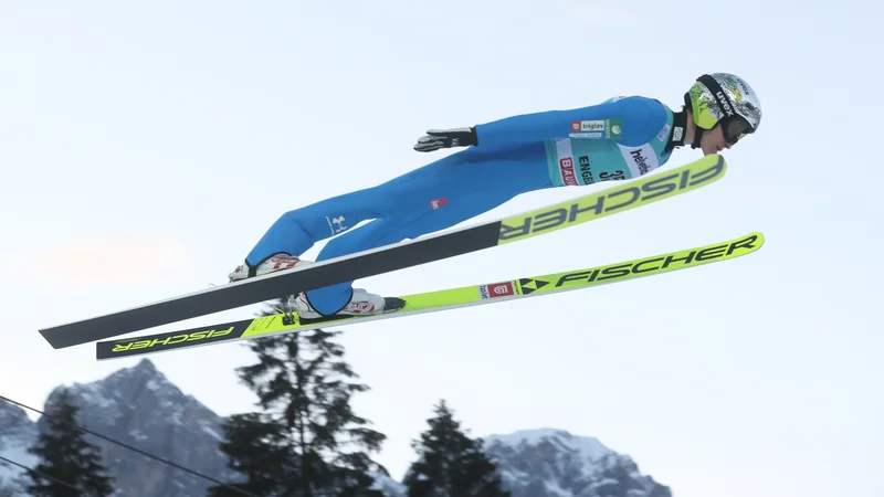 Fotografija: V slovenski reprezentanci je najboljše skoke prikazal Peter Prevc, ki je edini presegel mejo 130 metrov. FOTO: Arnd Wiegmann/Reuters