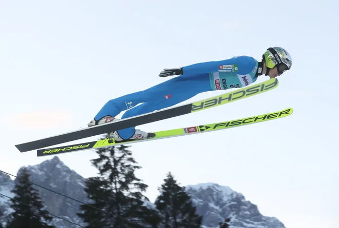V slovenski reprezentanci je najboljše skoke prikazal Peter Prevc, ki je edini presegel mejo 130 metrov. FOTO: Arnd Wiegmann/Reuters