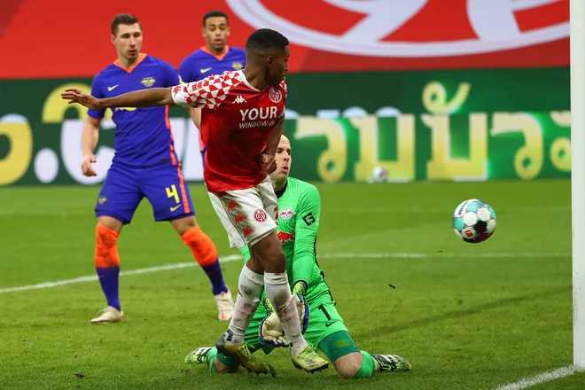 Leandro Barreiro Martins je iz težkega položaja dosegel zmagovalni gol za Mainz. FOTO: Kai Pfaffenbach/AFP