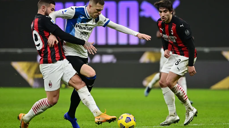 Fotografija: Josip Iličić je bil odlično razpoložen na derbiju z Milanom. FOTO: Miguel Medina/AFP