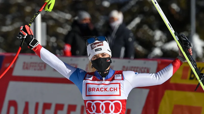 Fotografija: Lara Gut-Behrami se je veselila nove zmage. FOTO: Fabrice Coffrini/AFP