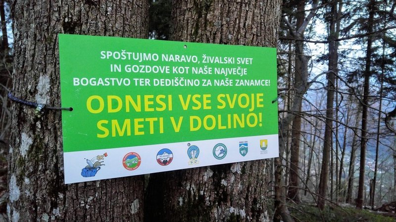 Fotografija: Če bi vsi obiskovalci narave upoštevali zelo preprosto priporočilo Planinske zveze Slovenije, bi bili naši gozdovi še lepši kot so. FOTO: Tomaž Kumer, Pzs