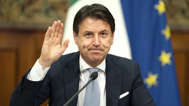 Fotografija: Z odstopom naj bi Giuseppe Conte želel pridobiti dodaten čas, da si zagotovi večino v obeh domovih parlamenta, potem ko je izgubil večino v senatu. FOTO: AFP