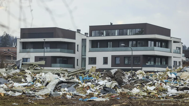 Fotografija: Še pred začetkom gradnje je za stanovanja v Kosezah vladalo veliko zanimanje kupcev. Skoraj vsa so že prodana. FOTO: Jože Suhadolnik/Delo