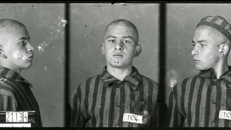 Fotografija: Pavel Lampe, rojen v Črnem Vrhu nad Idrijo. Bil je eden od prvih 22 Slovencev, ki so jih pripeljali v Auschwitz 28. septembra 1941. Umrl je dva dni po 19. rojstnem dnevu. Fotografijo hrani arhiv Državnega muzeja Auschwitz-Birkenau.