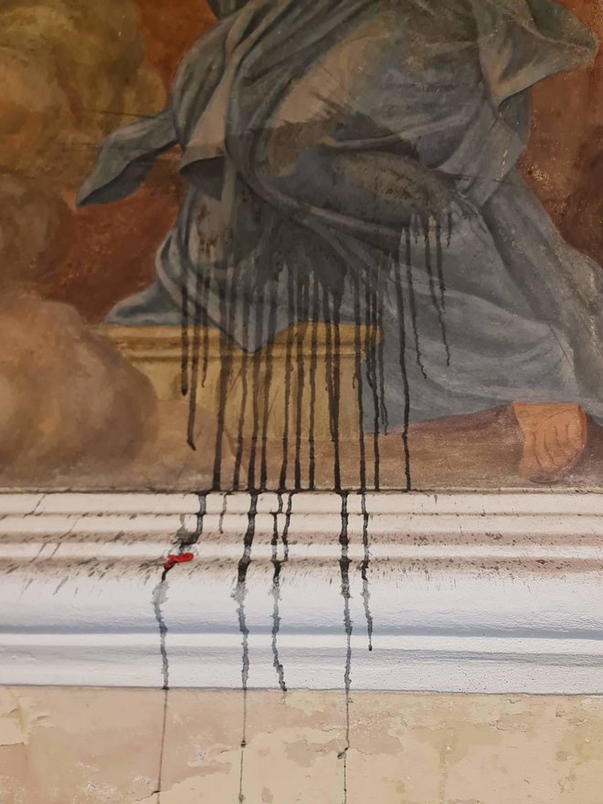 Poškodovana freska. FOTO: Arhiv Stolnice Sv. Nikolaja