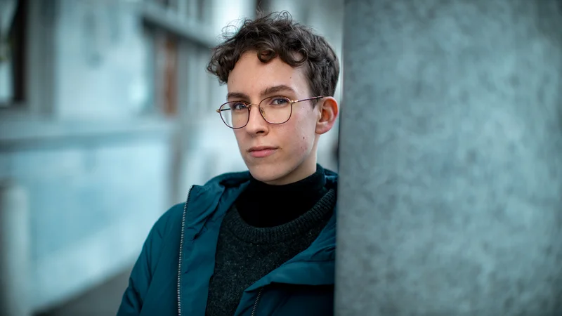 Fotografija: Eva Ule je študentka slovenistike in primerjalne književnosti na Filozofski fakulteti v Ljubljani, ki se uvaja na kulturni redakciji Radia Študent. Svoja kritiška in pesniška besedila objavlja tudi na portalih Koridor – križišča umetnosti in LUD Literatura ter v revijah Mentor in Novi zvon. FOTO: Voranc Vogel