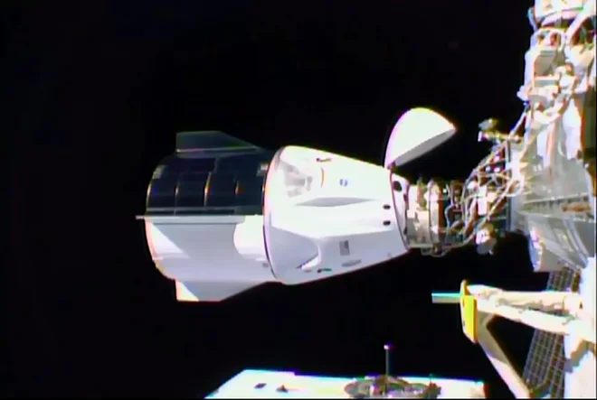 Dragon je povsem avtonomno plovilo. FOTO: NASA TV / AFP