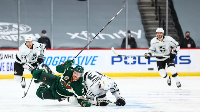 Los Angeles Kings s kapetanom Anžetom Kopitarjem v ospredju so v NHL je ujeli ritem in prvič po treh letih presegli 50 odstotni izkupiček zmag. FOTO: Harrison Barden/Usa Today Sports