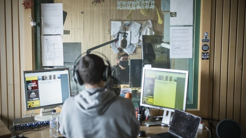 Fotografija: Predvideni znesek precej odstopa od minimalnih 120.000 evrov, ki bi bili potrebni, da bi radio deloval naprej kot do zdaj, pravijo na RŠ. FOTO: Uroš Hočevar/Delo