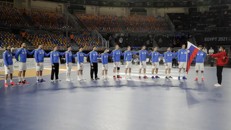 Fotografija: Slovenci bodo v prihodnje morali pokazati še več enotnosti v dresih z državnim grbom, če želijo uresničiti visoke cilje. FOTO: Mohamed Abd El Ghany/Reuters