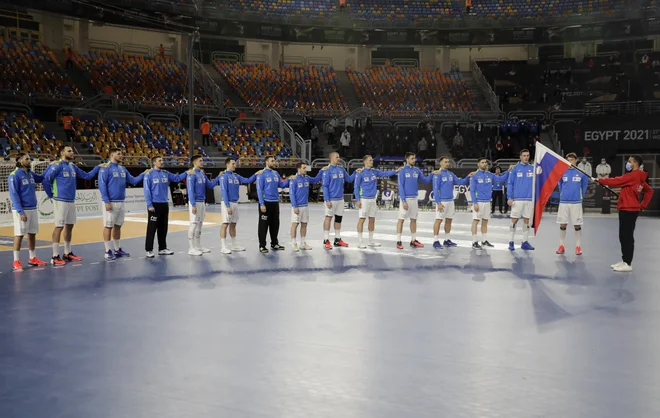 Slovenci bodo v prihodnje morali pokazati še več enotnosti v dresih z državnim grbom, če želijo uresničiti visoke cilje. FOTO: Mohamed Abd El Ghany/Reuters
