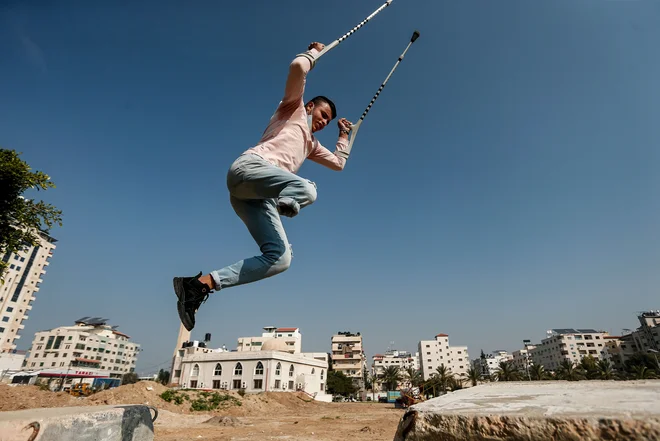 Naj se sliši še tako cinično, je Gaza odlično okolje za parkur. FOTO: Mahmud Hams/AFP