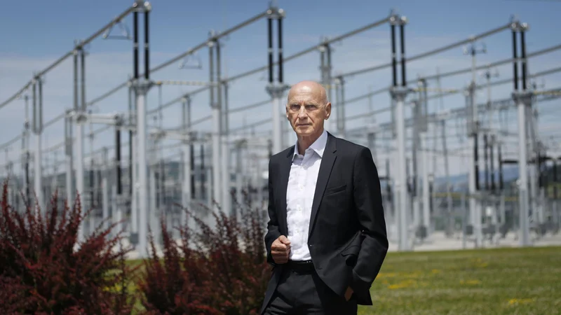 Fotografija: Združenje Manager je s priznanjem za življenjsko delo za leto 2020 počastilo Staneta Rožmana, avtoriteto slovenske energetike. FOTO: Leon Vidic/Delo