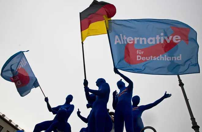 Skrajno desni AfD grozi, da jo bo notranja varnostna služba ocenila za grožnjo demokratičnemu redu. FOTO: Thomas Peter/Reuters