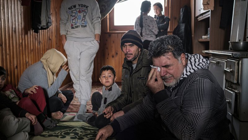 Fotografija: Slovenija zagovarja odločnejše vračanje ljudi brez pravice do zaščite v EU v njihove domovine. FOTO: Marko Djurica/Reuters
