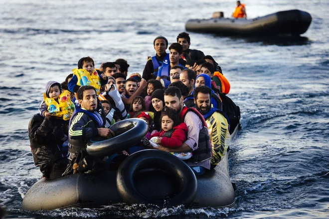 Pri UNHCR se bojijo, da se bo število beguncev proti Evropi znova povečalo. Fotografija je simbolična. FOTO: Dimitar Dilkoff/AFP