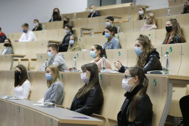 Po preliminarnih rezulatatih raziskave se je vsak deseti študent soočil s spolnim nasiljem. FOTO: Leon Vidic/Delo