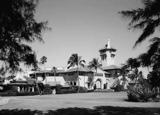 Med najbolj imenitnimi nepremičninami v neokolonialnem slogu v Palm Beachu je bila v 20. letih 20. stoletja Mar-a-Lago dedinje prehrambnega podjetja Marjorie Merriweather Post. Foto Wikipedija