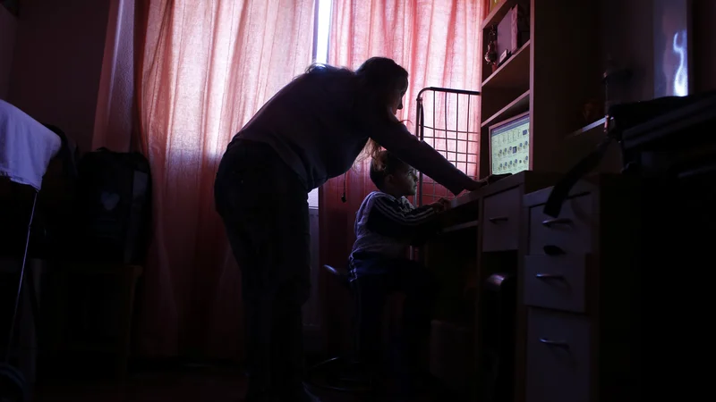 Fotografija: Hitro ukrepanje zmanjša možnost, da bo že zlorabljen otrok spet postal žrtev pedofilov. FOTO: Susana Vera/Reuters