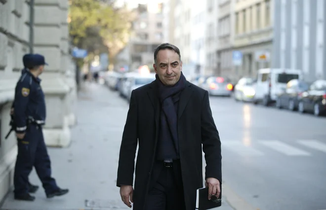 Vodja poslanske skupine LMŠ Brane Golubović je prvopodpisani pod predlog sprememb poslovnika DZ. FOTO: Matej Družnik/Delo