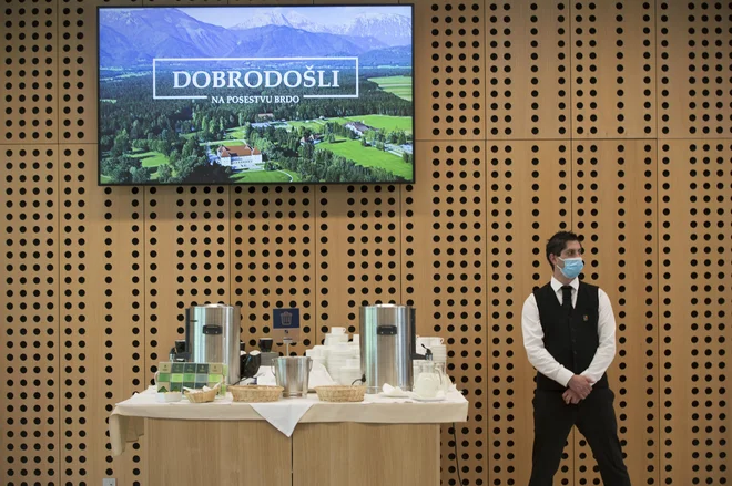 &raquo;Naša dejavnost ni imela dogodkov že od marca, teh pa ne bo niti v prvi polovici leta, zato se vsi nadejamo boljše druge polovice leta,&laquo; je dejal Miha Kovačič, direktor Kongresnega urada Slovenije. FOTO: Jure Eržen/Delo