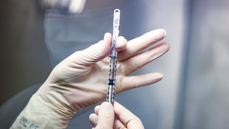 Fotografija: Ameriški farmacevtski velikani predstavljajo nova cepiva proti covidu-19. FOTO: Michael Ciaglo/AFP